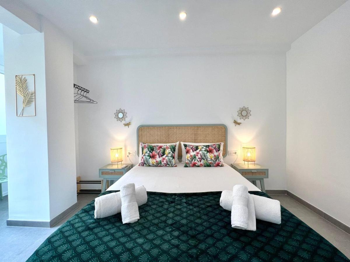 Malagueta Beach II & Private Terrace By Ele Apartments Málaga Dış mekan fotoğraf